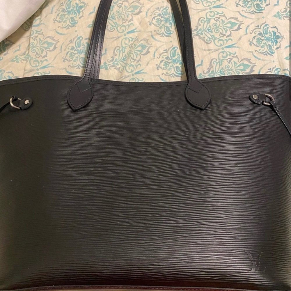 Authentic louie bag looks like new